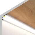 Profil aluminiowy LED CORNER14 malowany biały z kloszem - realizacja z przekrojem