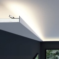 Profil aluminiowy LED GLOW12 UP anodowany z kloszem - realizacja z przekrojem