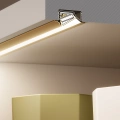 Profil aluminiowy LED DIAGONAL10 anodowany z kloszem - realizacja z przekrojem