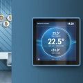 Panel multifunkcyjny dotykowy 4" z wymiennymi ramkami - bezprzewodowy WiFi - 230V - CP-04C - Sinum - Wizualizacja niebieski