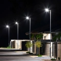 Solarna latarnia uliczna LED VIA z panelem fotowoltaicznym i pilotem - 150W 1800lm 6000K IP54 - EKO9095 -realizacja