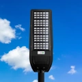 Solarna latarnia uliczna LED VIA z panelem fotowoltaicznym i pilotem - 200W 2400lm 6000K IP54 - EKO9096 - realizacja