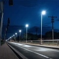 Solarna latarnia uliczna LED KERS z panelem fotowoltaicznym i pilotem - 200W 1200lm 6500K IP44 - EKO0546 -realizacja